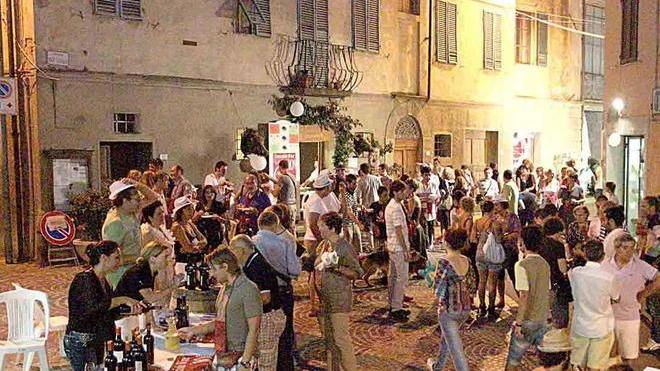 Vino e notte bianca Terricciola in festa stregata da Bacco