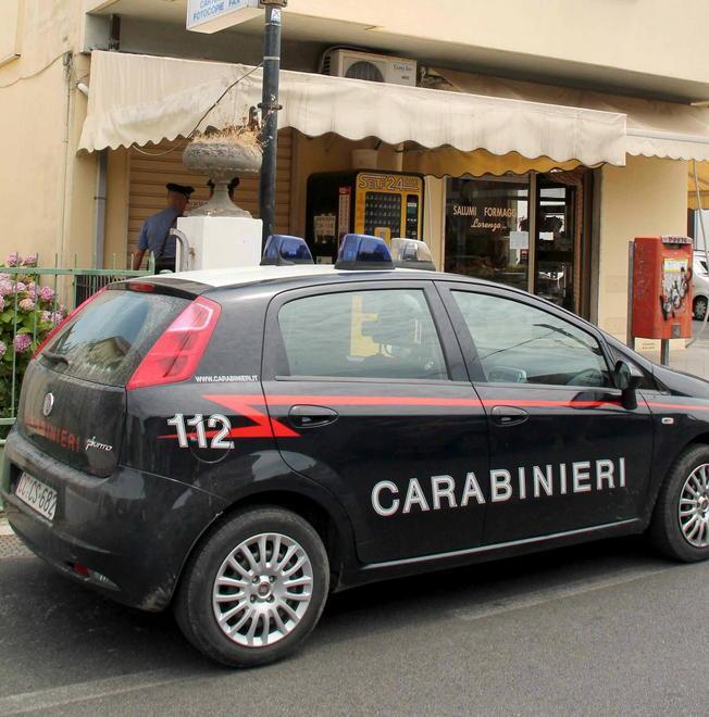 Fa shopping con la carta di credito rubata 
