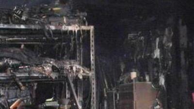 Distrutti dalle fiamme due container