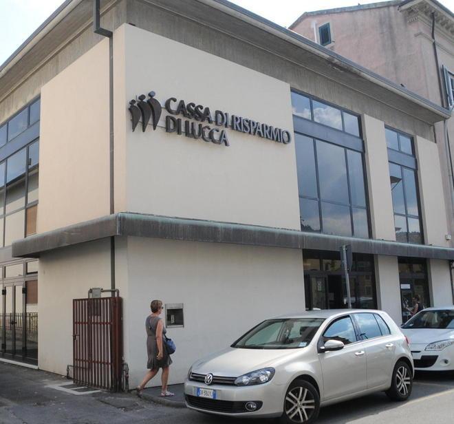 Rapina in banca con il trincetto 