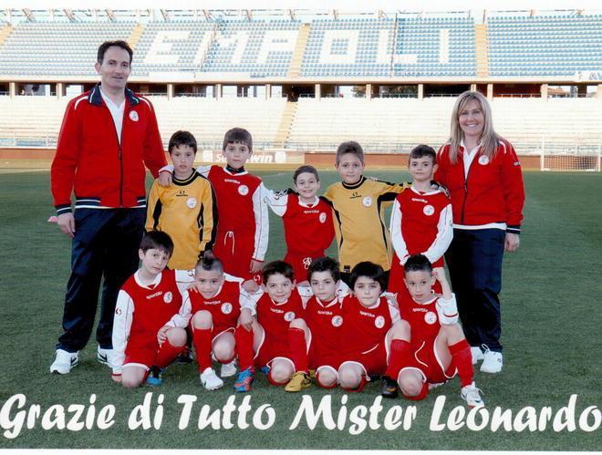 I bambini del Ponte a Elsa salutano il loro tecnico Cipriano