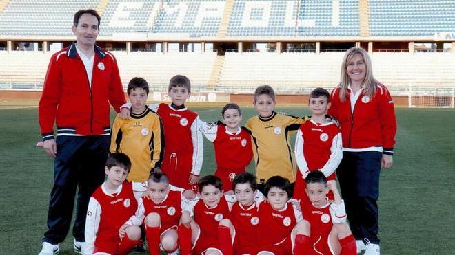 I bambini del Ponte a Elsa salutano il loro tecnico Cipriano