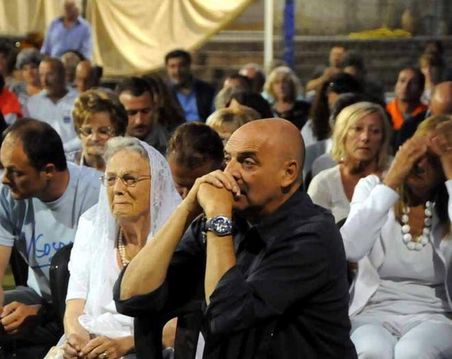 Paolo Brosio si commuove davanti al volto santo di Canevara 
