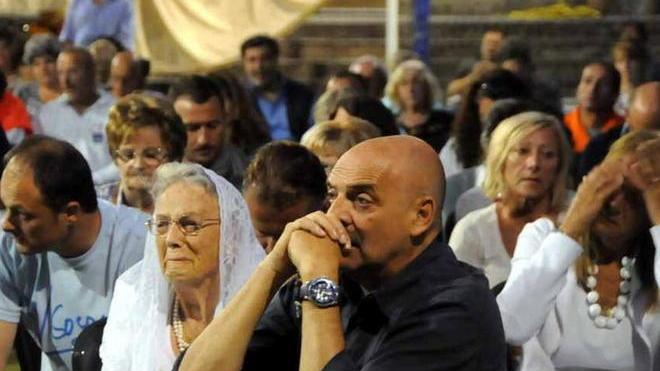 Paolo Brosio si commuove davanti al volto santo di Canevara