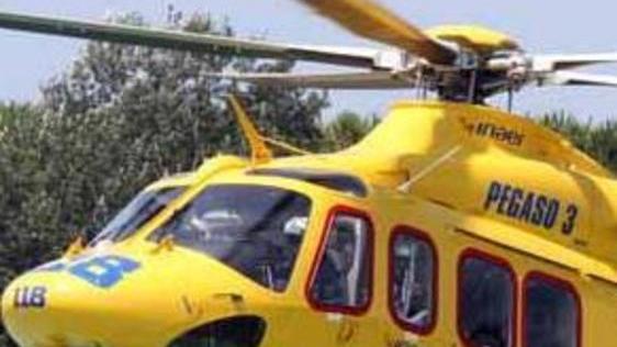 Grave diciassettenne nello scontro con un’auto