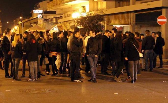 Maxi rissa nella zona della movida 