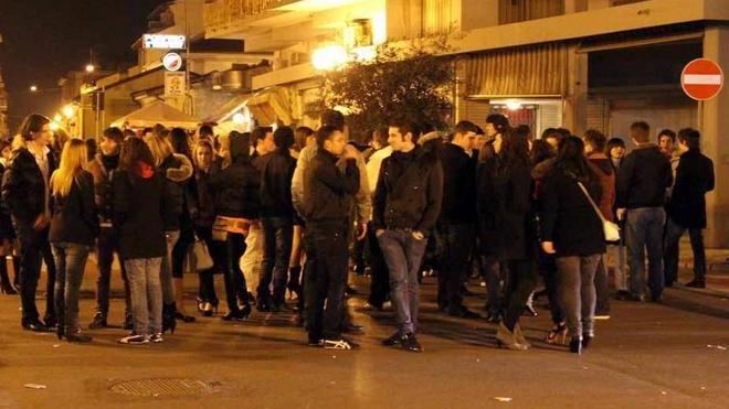 Maxi rissa nella zona della movida