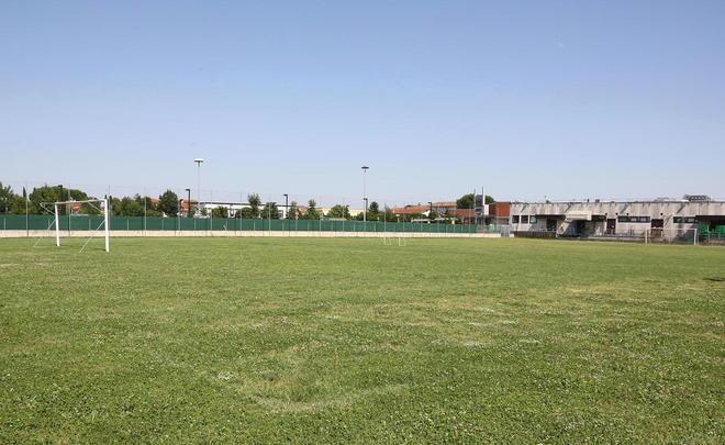La mannaia dei rincari non risparmia il pallone 