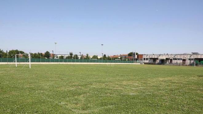 La mannaia dei rincari non risparmia il pallone