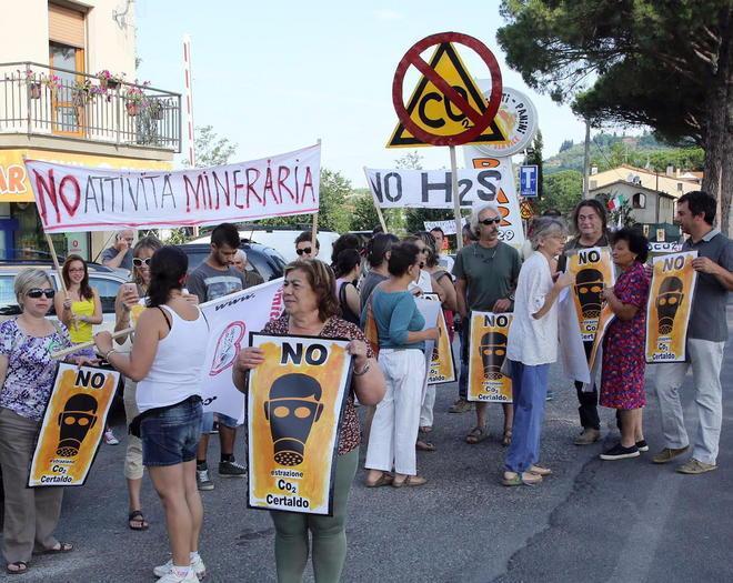 Presidio sulla 429 per protestare contro l’estrazione di CO2 ad Avanella 