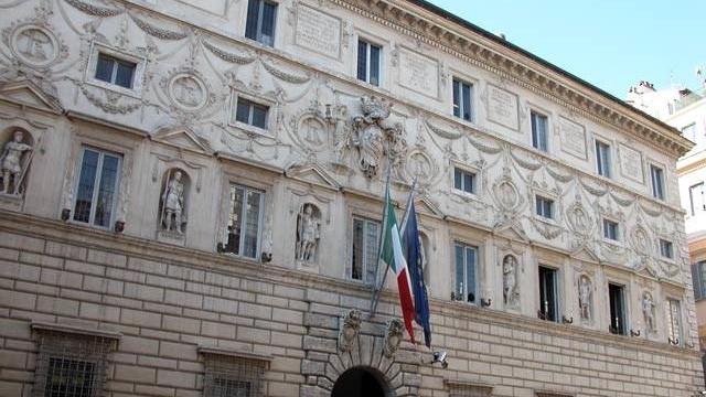 Poliziotto di Prato accusato di usura e reintegrato, i giudici decidono dopo 6 anni