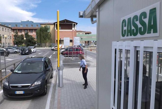 Pagamento solo alla cassa gestita da operatori Pisamo