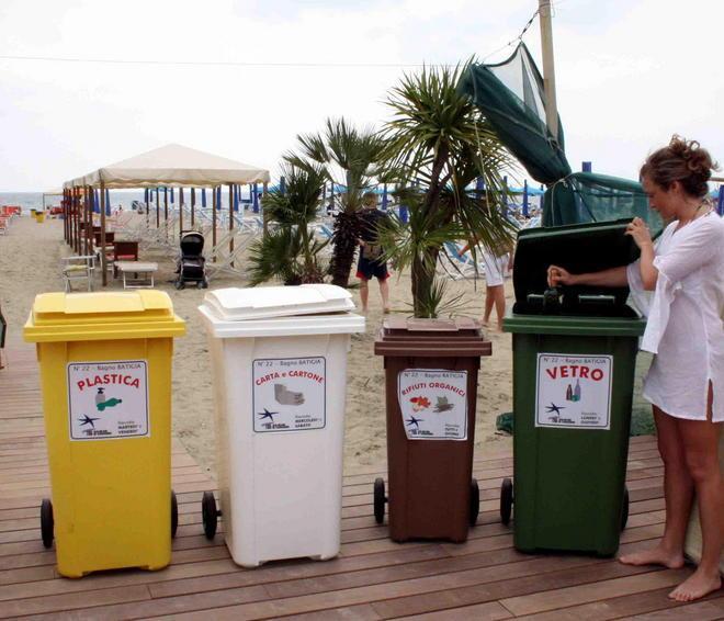 Bagni, un weekend con i rifiuti 