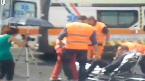 Pazzo matrimonio, lei arriva in barella lui in ambulanza