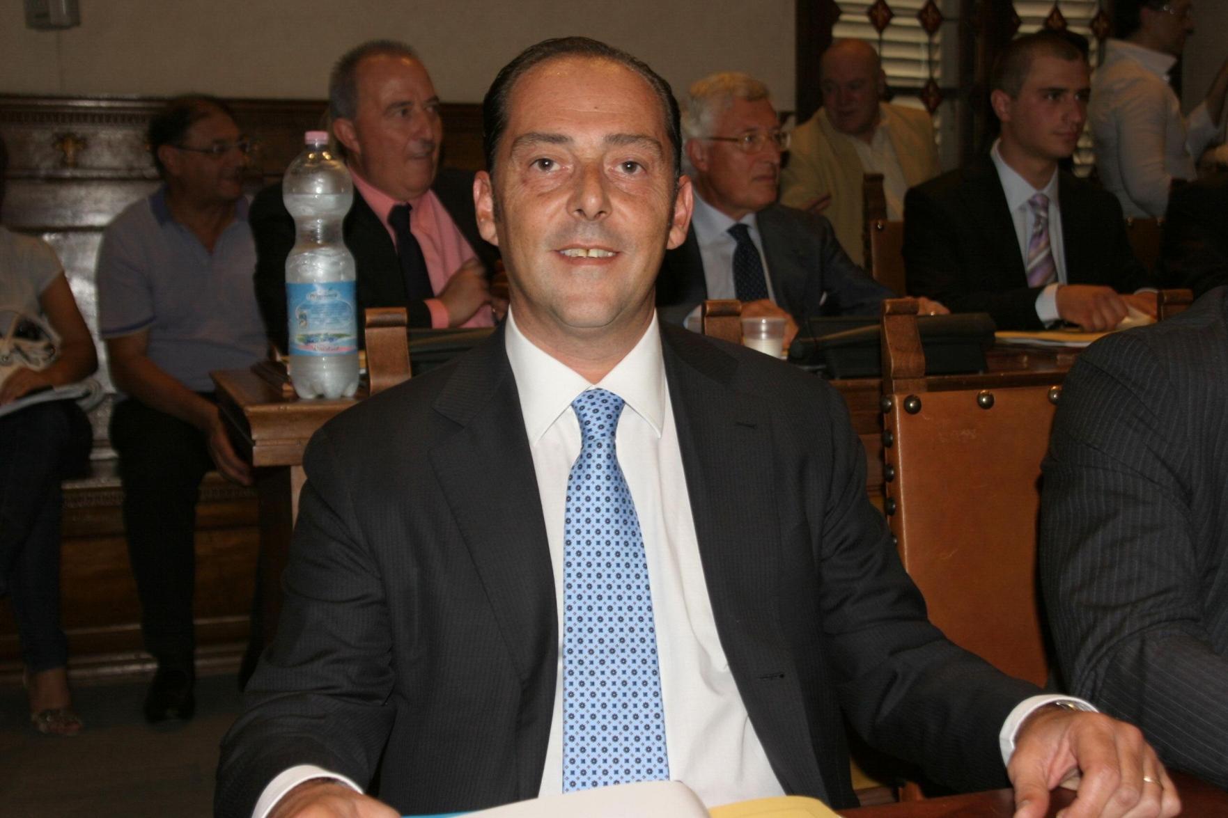 Corruzione, indagato il presidente del consiglio comunale di Prato Maurizio Bettazzi. Sel chiede le dimissioni. Lui replica: "Non ci penso nemmeno"