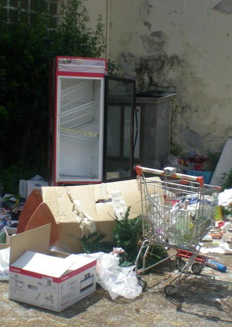 Discarica abusiva alla stazione 