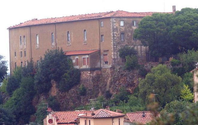 Due case e un castello all’asta per circa 2,5 milioni di euro 