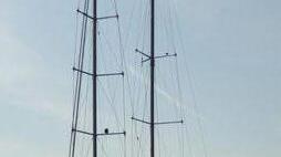 Palloni galleggianti per far “volare” il maxi-yacht