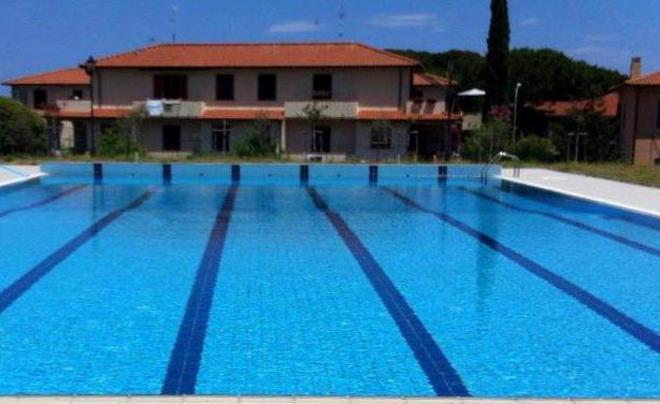 La maxi piscina è pronta ma entrano solo i soci 
