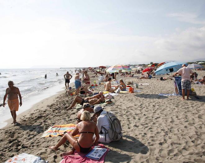 Acqua pulita a Forte: si torna a fare il bagno a Vittoria Apuana 