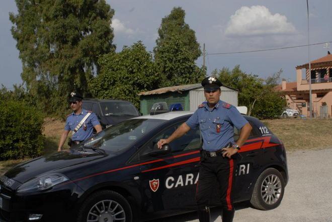 Estorce denaro all’ex amante: «Paga o dico che sei gay» 