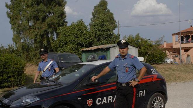 Estorce denaro all’ex amante: «Paga o dico che sei gay»