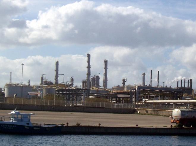 Senatori 5 Stelle all’assalto della chimica 