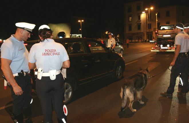 Controlli della polizia municipale a Prato, scattano multe per 27.000 euro 