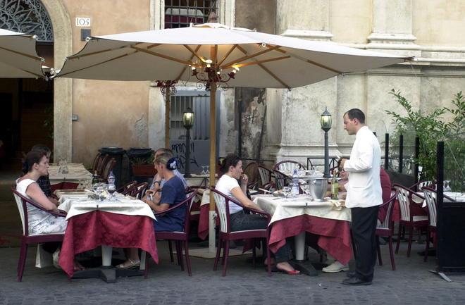 Tavolino selvaggio, le multe si fanno ma in pochi le pagano 