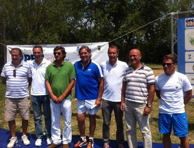 I soci sono quasi 300 e la scuola di tennis è molto frequentata