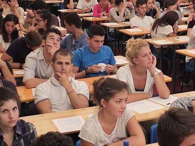 Gli studenti: salvare l’appello di dicembre 