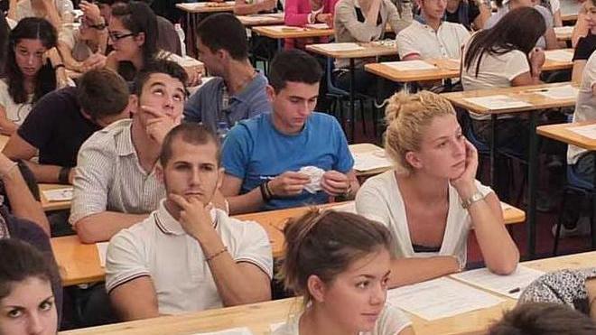 Gli studenti: salvare l’appello di dicembre