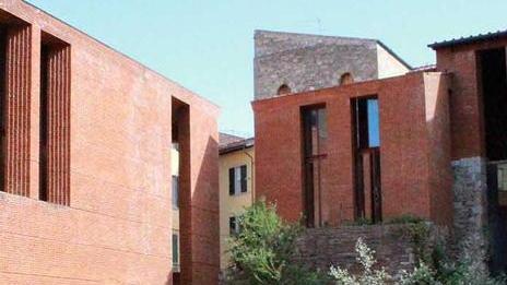 Mattonaia, lavori bloccati per una lite su un marciapiede