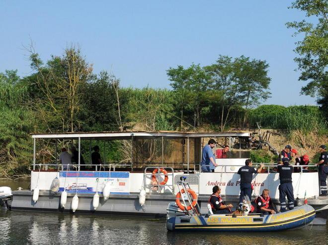 Il battello Andrea torna a solcare le acque dell’Arno