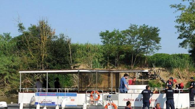Il battello Andrea torna a solcare le acque dell’Arno