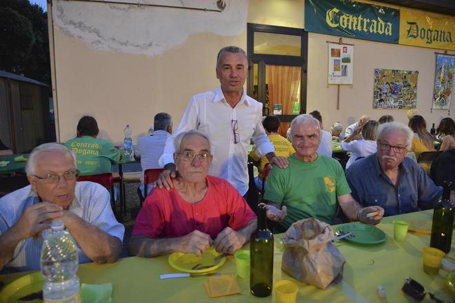 Tutti in piazza per celebrare il trionfo di Dogana 