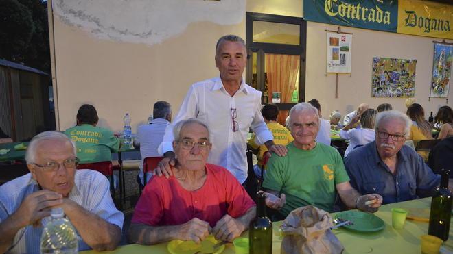Tutti in piazza per celebrare il trionfo di Dogana