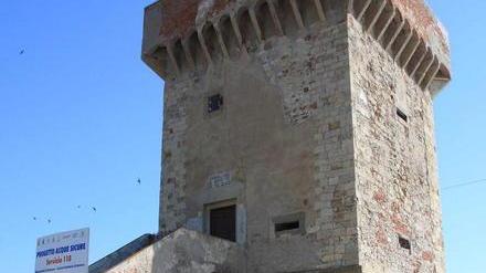 Vola nel vuoto per 4 metri a Calafuria: ferita sedicenne
