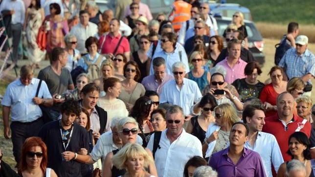 Il mondo riunito al Teatro del Silenzio