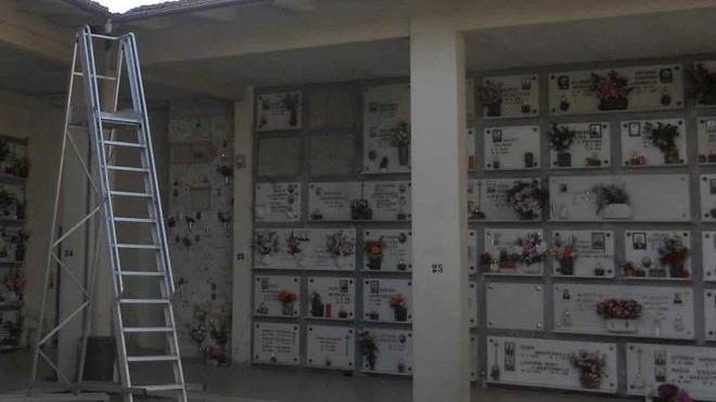 Furti al cimitero sulle tombe