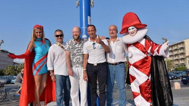 Alzabandiera per il Carnevale estivo