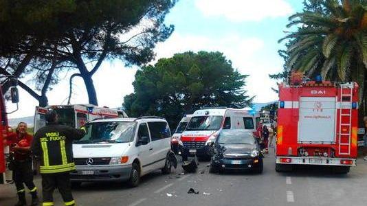 Scontro fra due auto finiscono all’ospedale in tre