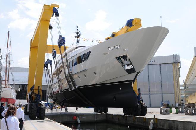 Sanlorenzo vara a Viareggio il nuovo motoryacht di 38 metri 