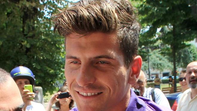 Mario Gomez a Firenze, via alla festa