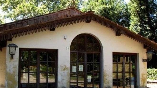 Riapre la biblioteca dei ragazzi grazie ai soldi del prof benefattore
