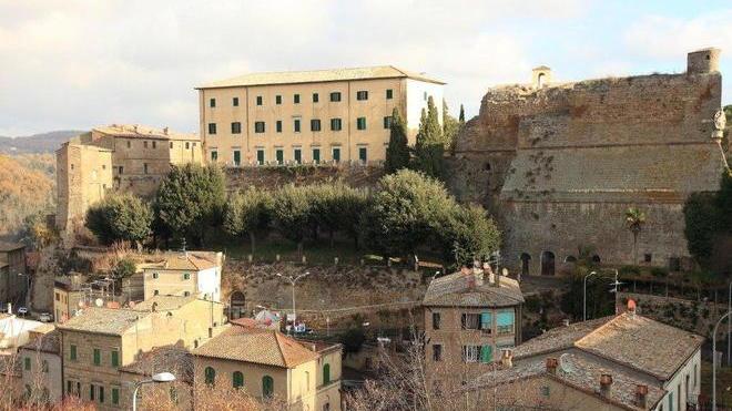 Dodici sotto accusa per gli abusi edilizi a Sorano