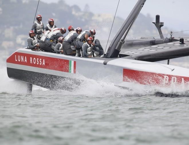 Luna Rossa si lecca le ferite ma la gara è ancora aperta 