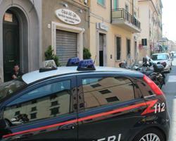 Rapina banca, in due in fuga in auto 