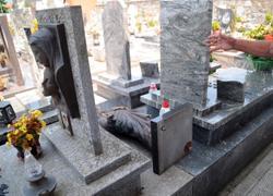 Devastate ottanta tombe al cimitero di Capannori 