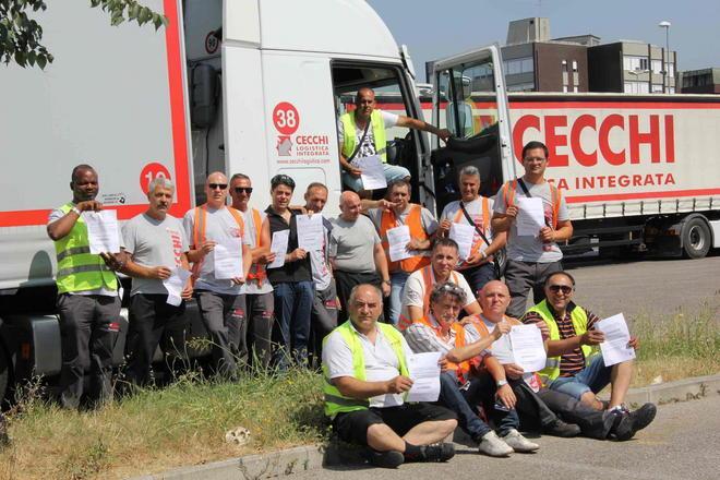 Sciopero alla Cecchi Logistica, intervengono i carabinieri 